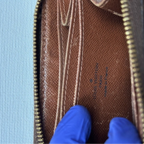 Louis Vuitton Zippy Coin Purse - Picture 9 of 15